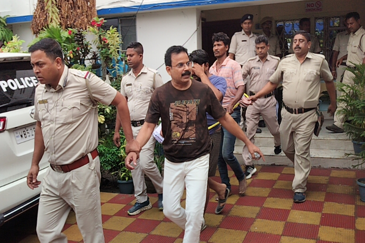 জঙ্গিপুরে অশান্তির ঘটনায় ধৃত আরএসএস নেতা-সহ ৩০, ডিজির কাছে রিপোর্ট তলব কমিশনের