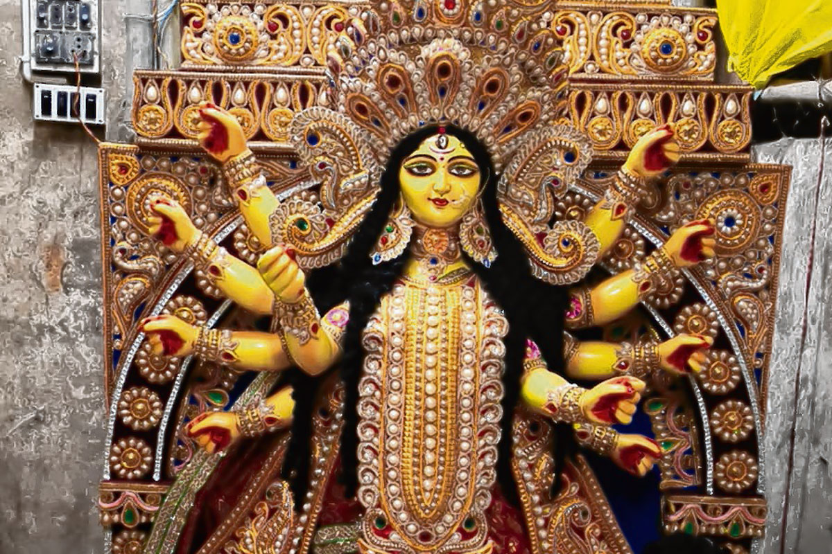 Middle East war effect in kumortuli, Durga idols are getting less expensive from America and Dubai