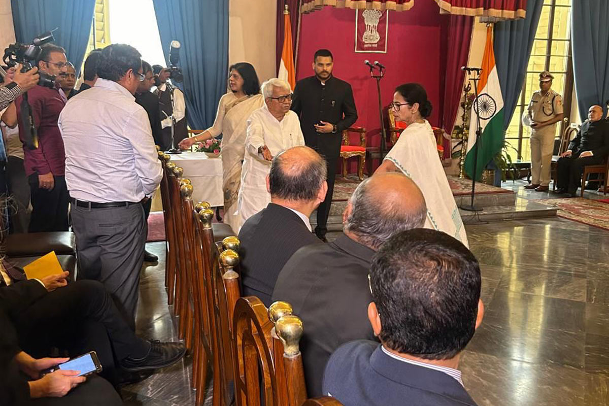 RN Ravi take oath as new governor of west bengal in presence of Mamata Banerjee