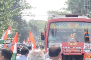 আটকে বিজেপি কর্মীদের ব্রিগেডগামী বাস, রাস্তা যানজটমুক্ত করল তৃণমূল, সৌজন্যের ছবি ময়নায়