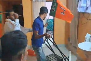 ফের বিজেপিতে প্রার্থী-অসন্তোষ, পদত্যাগপত্র নিয়ে কার্যালয় এসে ভাঙচুর বিক্ষুব্ধদের