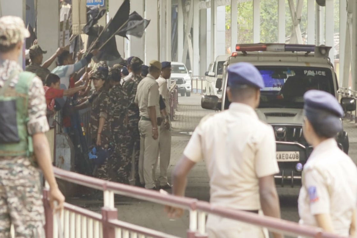 Black flag for the Chief Election Commissioner Gyanesh Kumar on the way to enter the Dakshineswar temple