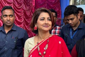 ‘লাল বা কমলা পোশাক পরুন’, ভোটপ্রচারের শুরুতেই রচনার রং বিভ্রাট! কেন এমন টিপস?