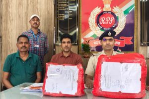 রেলপথে রাজ্যে ঢুকছে দেদার টাকা, গাঁজা! রেলরক্ষীদের অভিযানে গ্রেপ্তার ৪ পাচারকারী