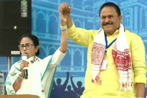 ‘ছেলেকে বলবে লালবাতি লাগানো গাড়ি নয়’, প্রচারমঞ্চে প্রার্থীকে সতর্ক করলেন মমতা