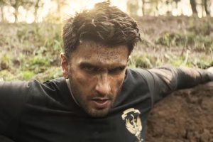 হিংসার উদযাপনের পোস্টারবয় রণবীর, ‘ধুরন্ধর’-এর সিক্যুয়েল কি প্রথম ছবিকে ছাপিয়ে যেতে পারল?