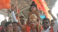 হনুমান বেশে কাঁধে ছোট্ট রামকে নিয়ে শান্তিপুর লোকালে, ব্রিগেডে মোদির সভায় পরিযায়ী শ্রমিক