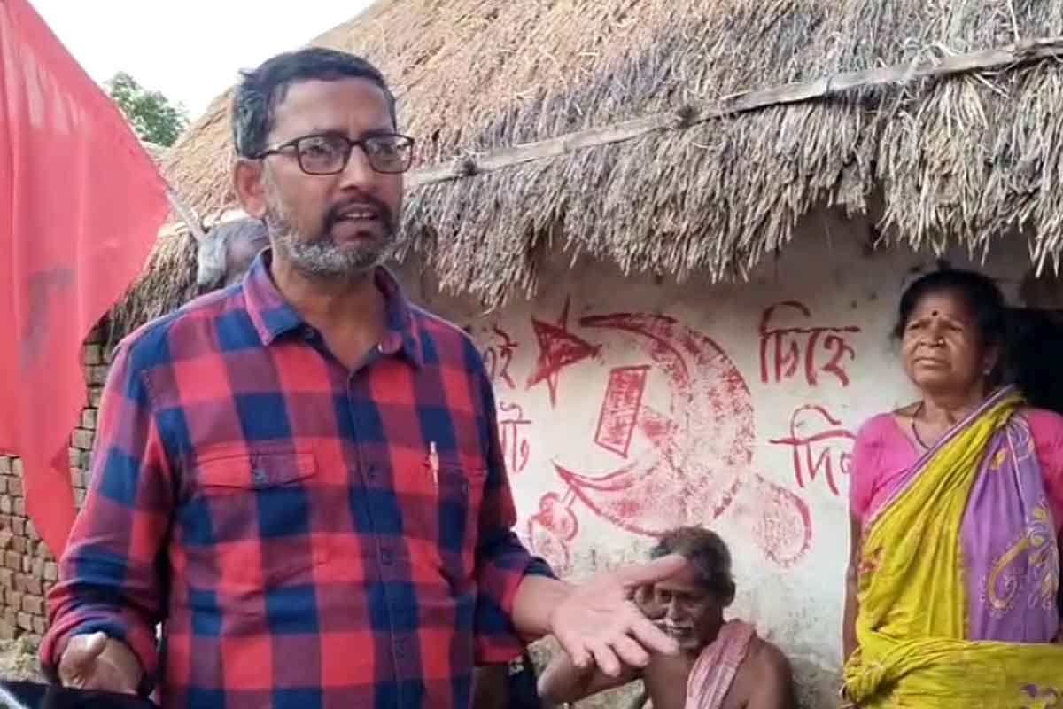 জীবিত হয়েও ভোটার তালিকায় ‘মৃত’! ‘নামটা ভোটে তুলে দিন’, সিউড়ির CPIM প্রার্থীকে পেয়ে আবেদন বৃদ্ধার