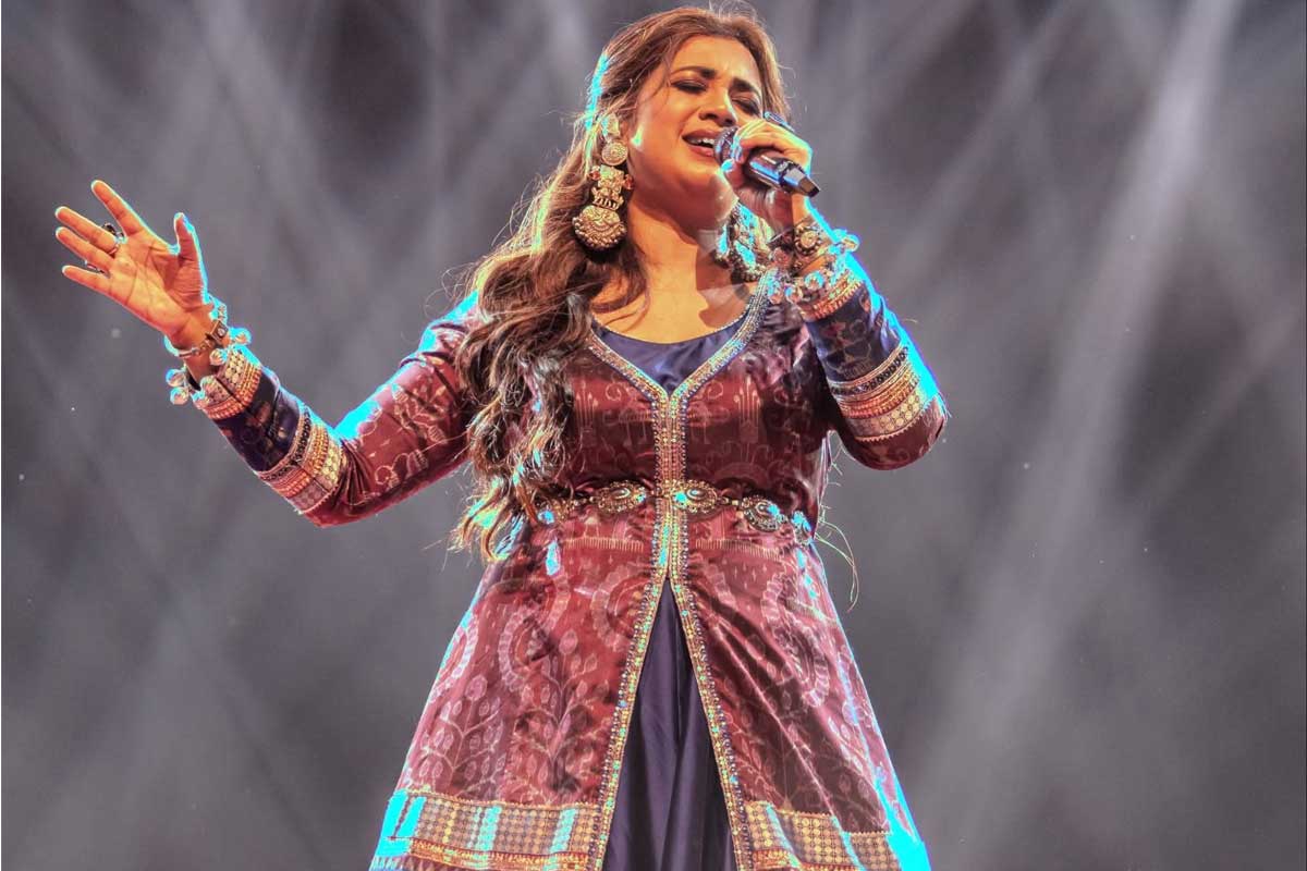 লাইভ শোয়ে শ্রেয়াকে নামমাত্র পারিশ্রমিক! টাকার অঙ্ক প্রকাশ্যে আসতেই ‘ক্ষোভ’ ভক্তদের