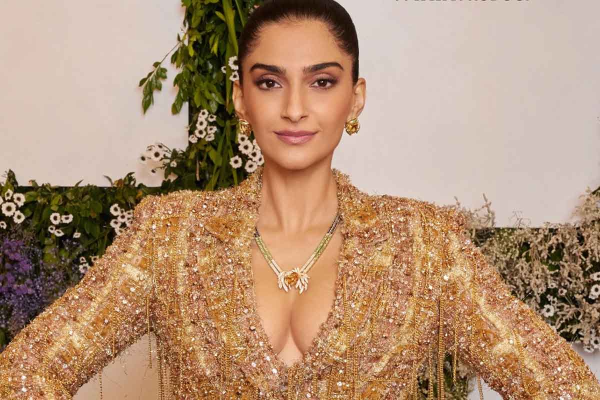 জন্মের দু’দিন পরই প্রকাশ্যে নবজাতকের ছবি, কেমন দেখতে হল সোনম পুত্র?