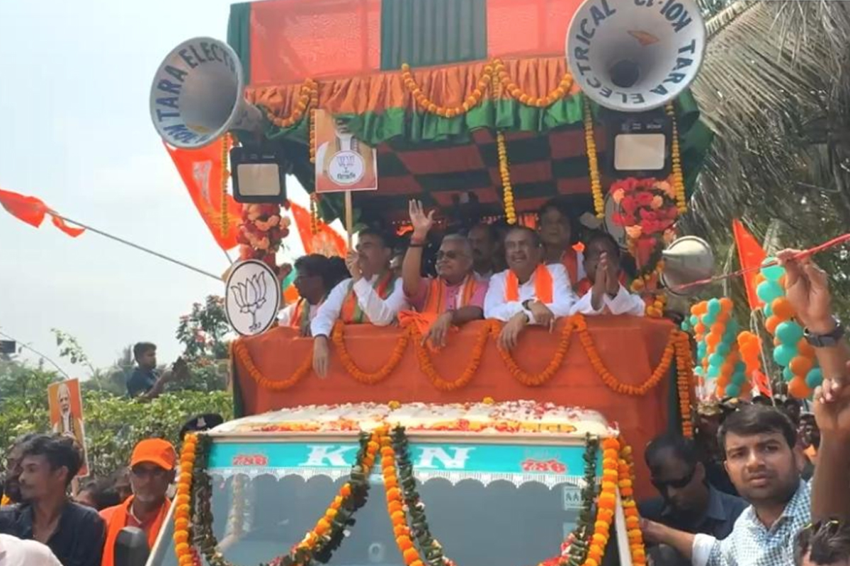 নন্দীগ্রামে ‘দ্বন্দ্ব ভুলে’ শুভেন্দুর সঙ্গে কাঁধ মিলিয়ে শোভাযাত্রা দিলীপের, মনোনয়ন পেশ বিরোধী দলনেতার 