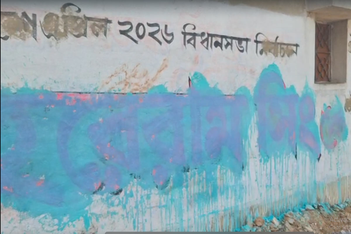 ফের তৃণমূল প্রার্থীর দেওয়াল লিখনে কালি-গোবর! ভোটের আগে উত্তেজনা জামুড়িয়ায়