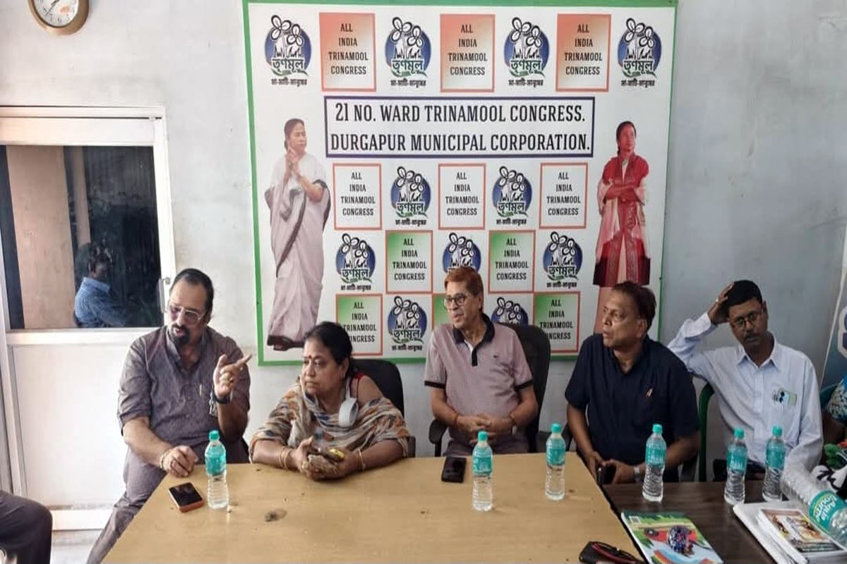 গোষ্ঠীদ্বন্দ্বের শঙ্কা! দুর্গাপুর পূর্ব এবং পশ্চিম কেন্দ্রে আস্থাভাজন ভি শিবদাসন দাশুকে বিশেষ দায়িত্ব মমতার