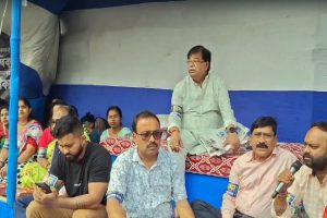 ‘চক্রান্ত করে বৈধ ভোটারদের নাম বাদ দিচ্ছে কমিশন,’ নেত্রীকে সমর্থন জানিয়ে অনশনে উদয়ন