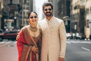 বিয়ের পর গ্রামে ফিরেই পড়ুয়াদের বিরাট উপহার বিজয়-রশ্মিকার, নিলেন কোন উদ্যোগ?