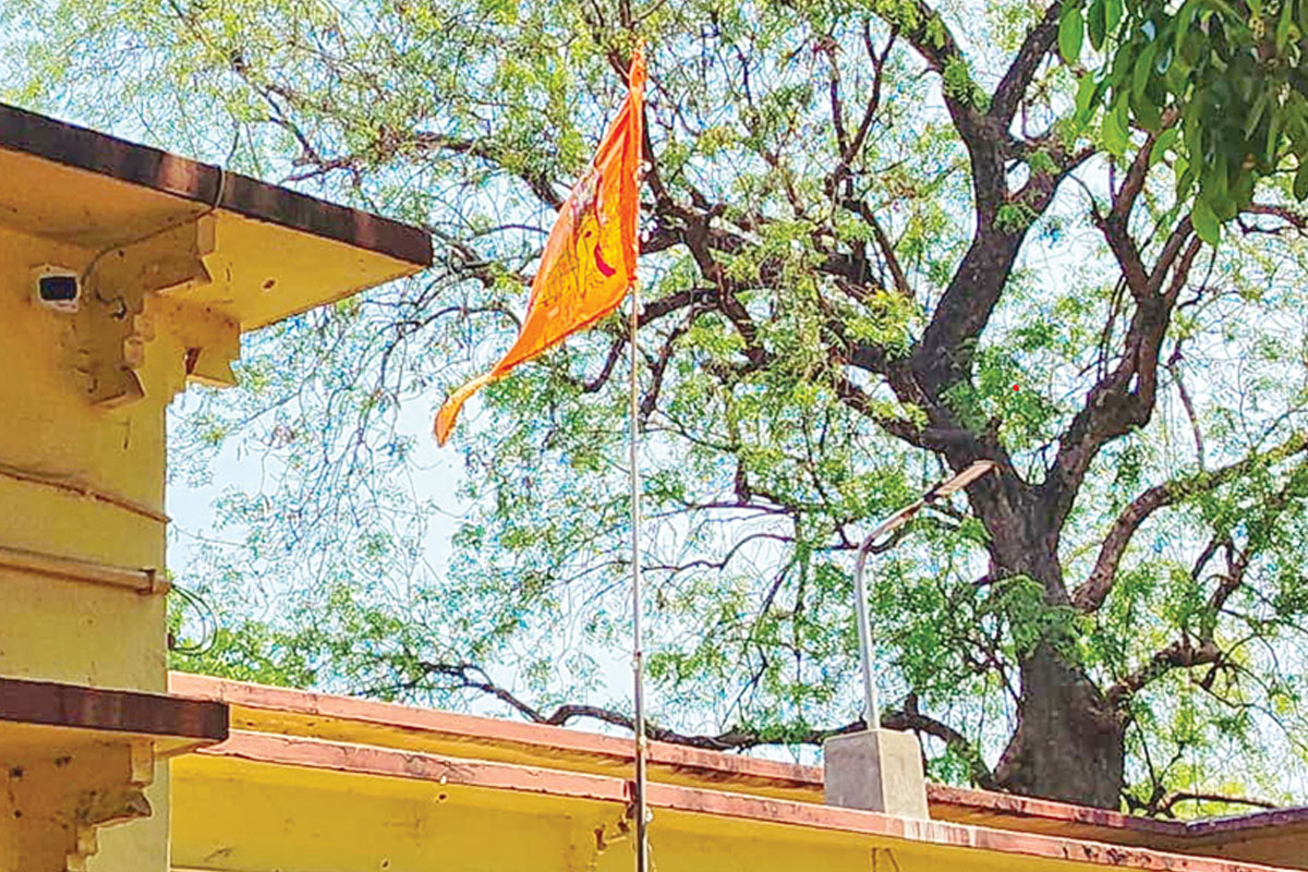 এবিভিপি-র পোস্টারের পর এবার উড়ল ‘জয় শ্রীরাম’ পতাকা! রামনবমী আবহে বিশ্বভারতীতে জোর বিতর্ক
