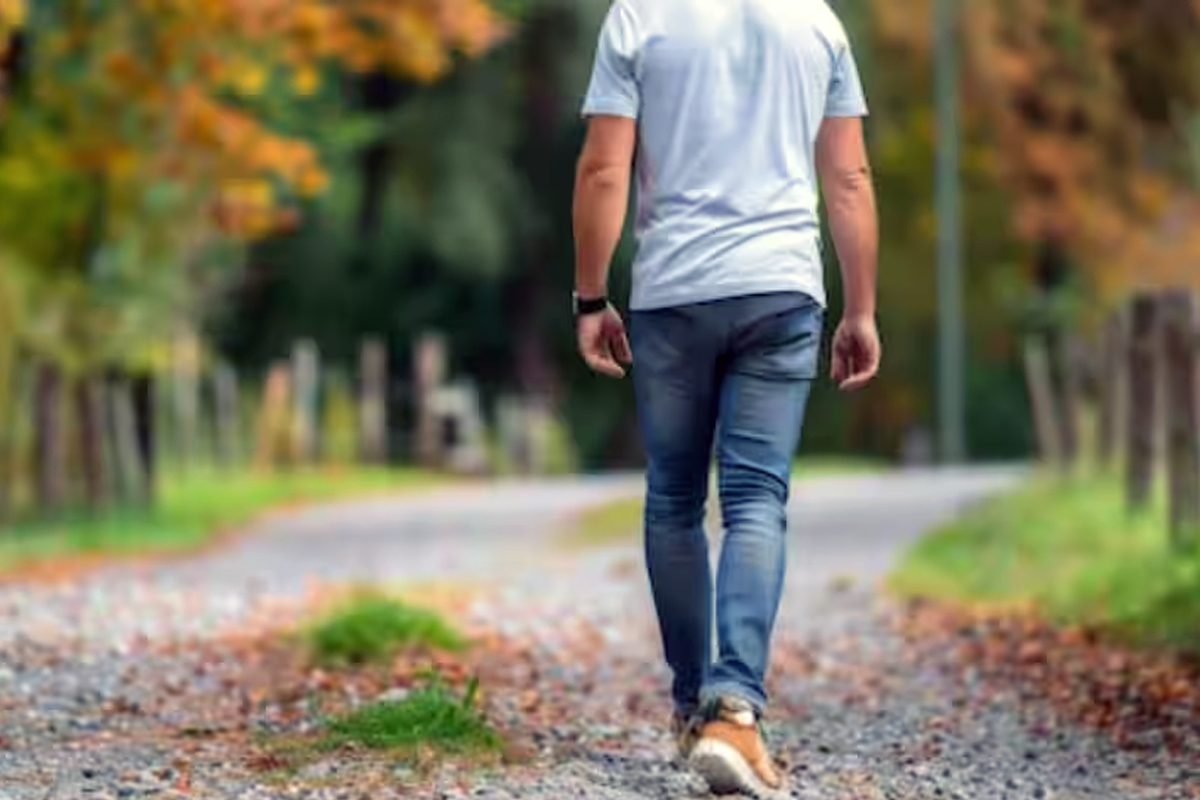 walking backwards 30 seconds morning health benefits side effects