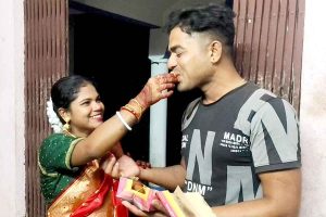 প্রথমপক্ষের সন্তানকে খুঁজতে গিয়ে বাংলাদেশের জেলে! মুক্তি পেয়ে ফিরলেন, স্ত্রীকে ফিরে পেয়ে ফের বিয়ে স্বামীর