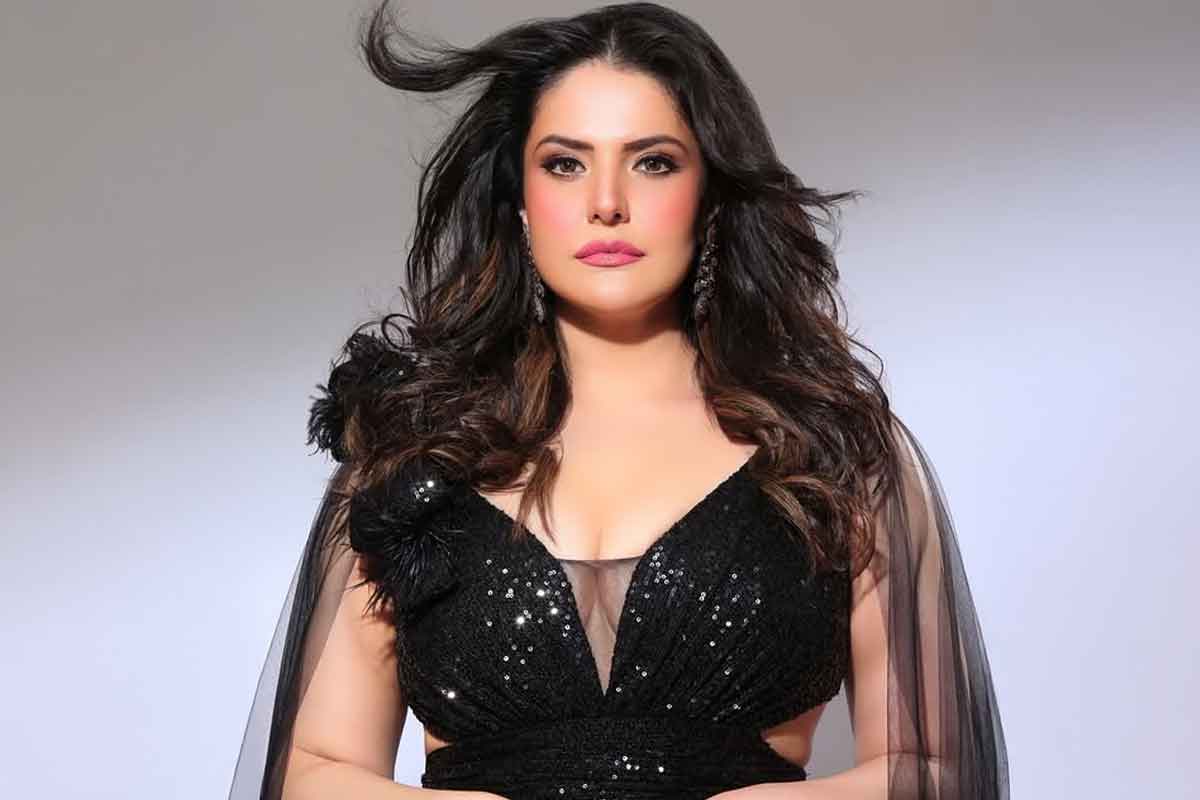 অকারণে দেখাতে হত ব্রা, বাধ্য হতেন চুমুর দৃশ্য করতে, পরিচালকের বিরুদ্ধে বিস্ফোরক জারিন