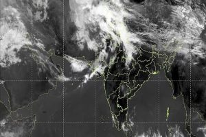 পাকিস্তান থেকে ভারত, ১ হাজার কিমি জুড়ে মেঘের ‘চাদর’! কী জানাল হাওয়া অফিস