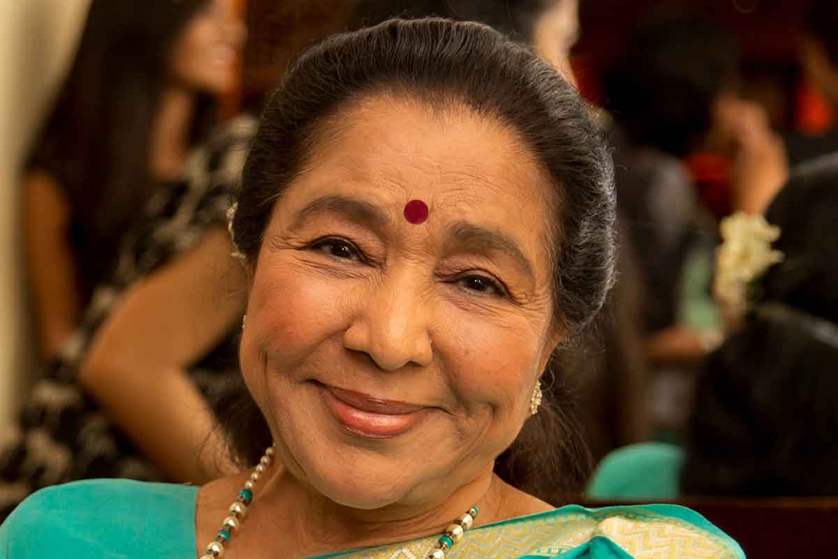 Asha Bhosle Suffers Cardiac Arrest Singer  HOSPITALIZED