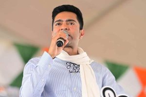‘পা ধরে ক্ষমা চাওয়াব’, সবংয়ে মহিলা-শিশুকে ‘হেনস্তায়’ বিজেপিকে কড়া আক্রমণ অভিষেকের