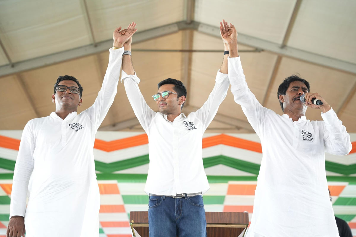 তৃণমূলের পরিত্যক্তদের নেয় বিজেপি-আইএসএফ! ভাঙড়ে দাঁড়িয়ে ‘আবর্জনা’ আরাবুলকে বিঁধলেন অভিষেক