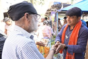 প্রচারের মাঝে অরিজিতের বাবার সঙ্গে দেখা, ‘সিং পরিবারের আশীর্বাদ’, আপ্লুত মুর্শিদাবাদের বিজেপি প্রার্থী