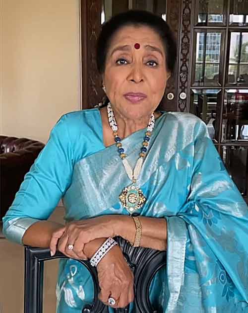 Asha-Bhosle was known for her stylish sarees
