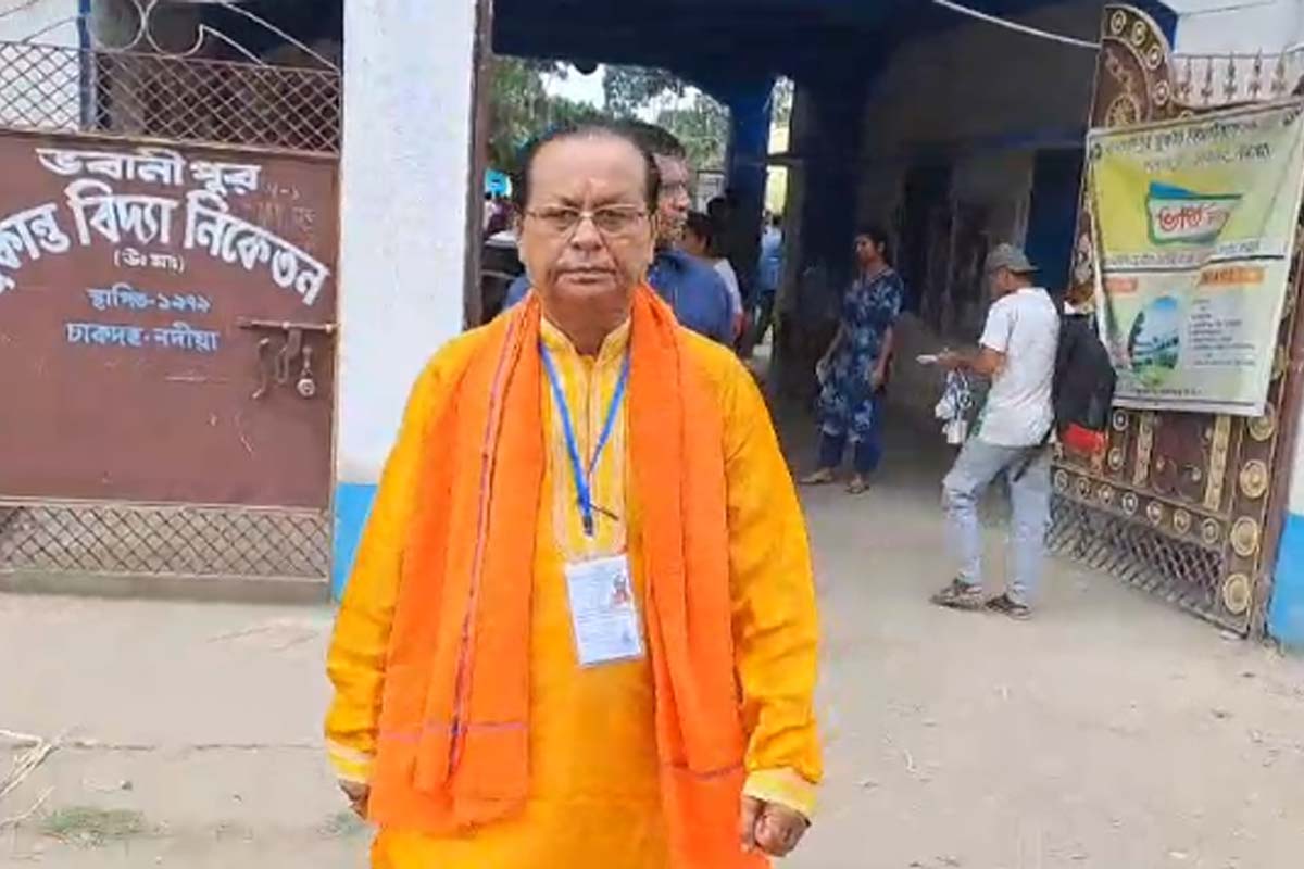 ভোট দিলেন অসীম সরকার