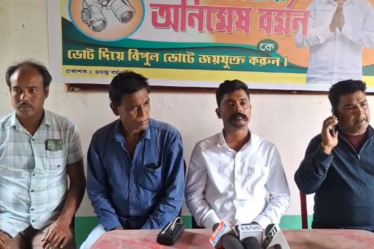দিনহাটায় বিজেপি প্রার্থীর বিরুদ্ধে নির্দল প্রার্থী বিক্ষুব্ধদের! খোঁচা দিতে ছাড়ছে না তৃণমূল