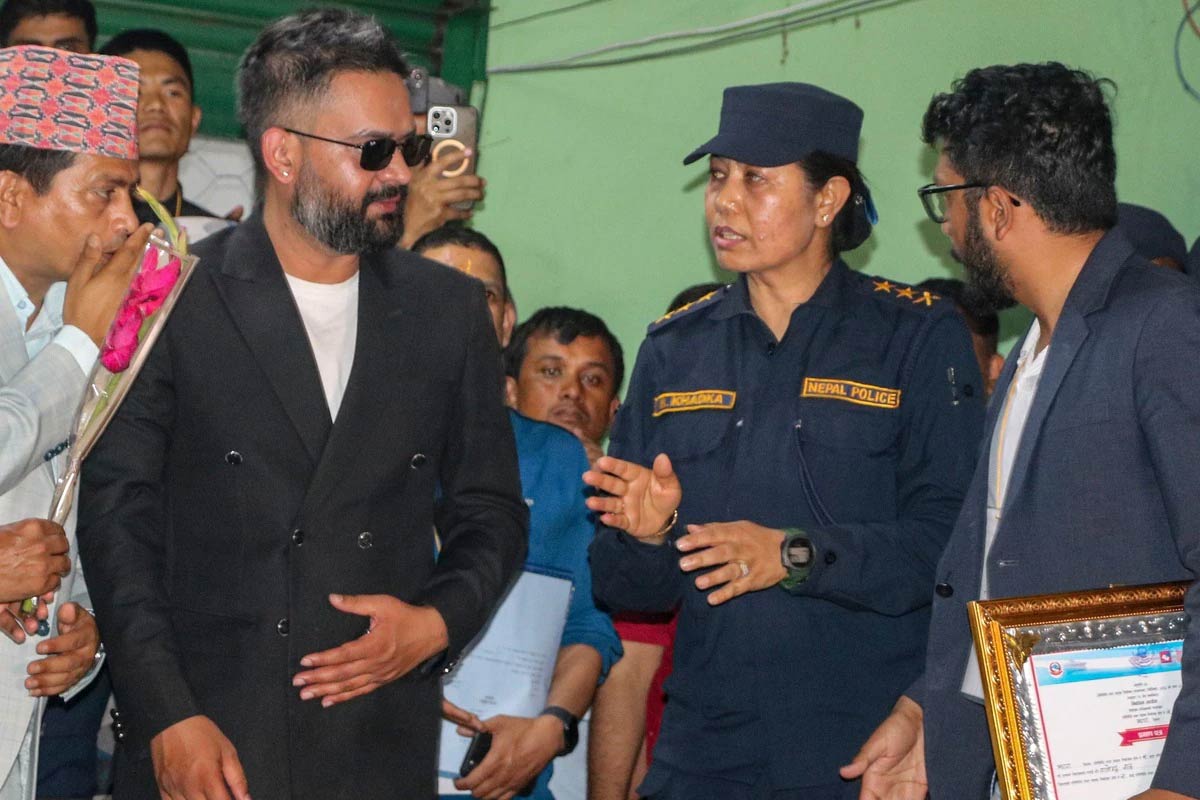ইরান যুদ্ধে নেপালে জ্বালানি সংকট চরমে, সপ্তাহে ২ দিন ছুটি ঘোষণা বলেন্দ্রর