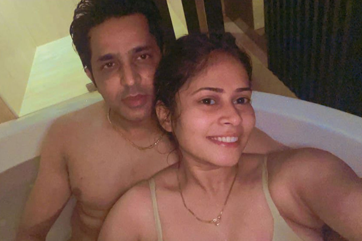 আত্মহত্যা করছেন স্বামী, ভিডিও রেকর্ড স্ত্রীর! ৫ বছর বাদে বালির ব্যবসায়ীর মৃত্যুতে চাঞ্চল্যকর তথ্য