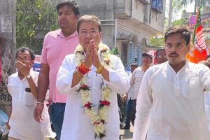 ‘সঠিক সময়ে সব প্রকাশ্যে আনব’, বারাসতের বিজেপি প্রার্থীকে নিয়ে বিস্ফোরক দলেরই ‘আদি’ নেতা