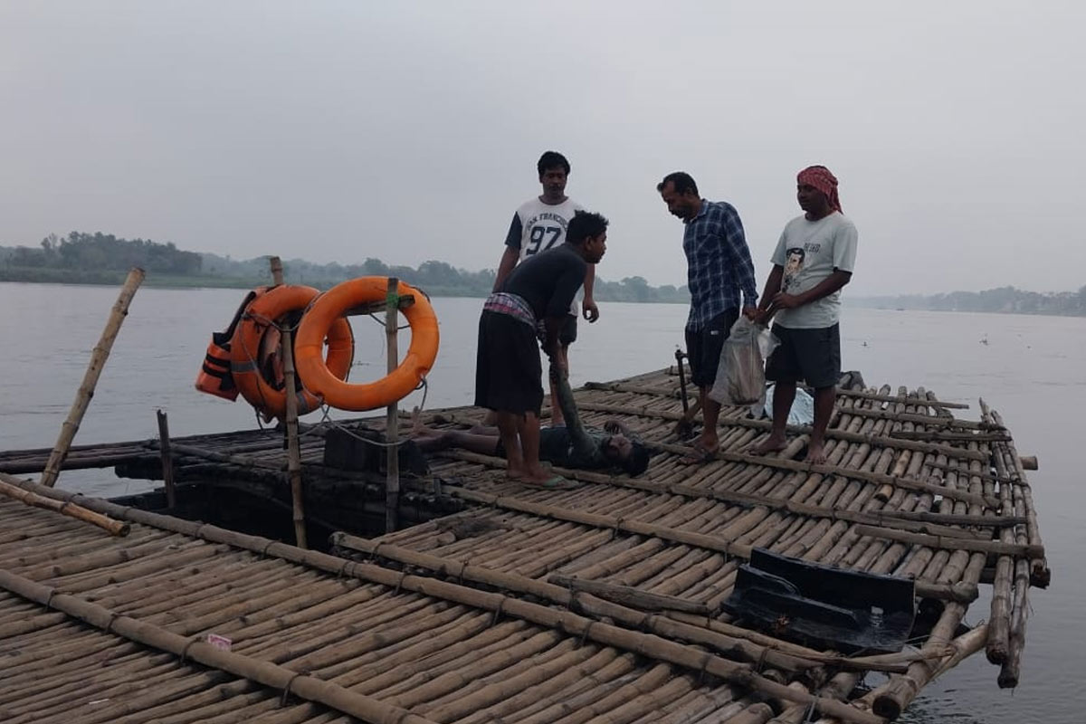 Illegal sand extraction from river, 2 dead after boat capsizes in Purba Bardhaman