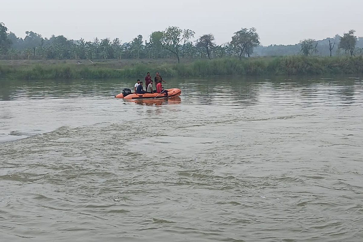 পূর্ব বর্ধমানে বেআইনিভাবে নদী থেকে বালি উত্তোলন! ফেরার পথে নৌকা উলটে মৃত ২