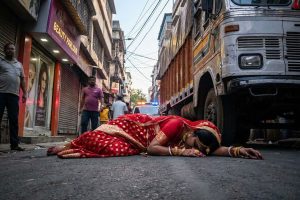 বিয়ের দুপুরে পার্লারে সাজতে যাচ্ছিলেন কনে, পথে পিষে দিল ট্রাক, মুহূর্তে শোকের শ্মশান বিয়েবাড়ি!