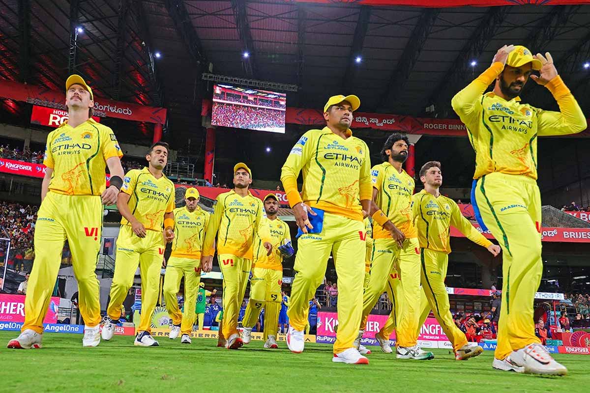 পঞ্চমবার চ্যাম্পিয়ন হওয়ার পর থেকেই শনির দশা! আরসিবির বিরুদ্ধে লজ্জার নজির গড়ল চেন্নাই