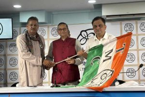 ভোটের মুখে বড় চমক! তৃণমূলে যোগ নেতাজির প্রপৌত্র চন্দ্র বসুর