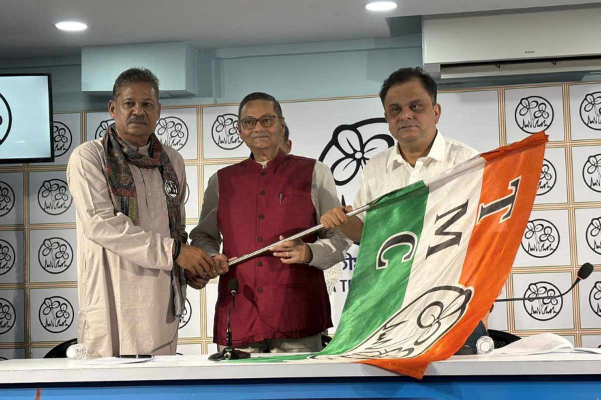 ভোটের মুখে বড় চমক! তৃণমূলে যোগ নেতাজির প্রপৌত্র চন্দ্র বসুর