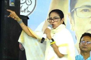 ‘অধিকার রক্ষার লড়াই’, বিপুল ভোট পড়া নিয়ে চৌরঙ্গীর জনসভায় হুঙ্কার মমতার