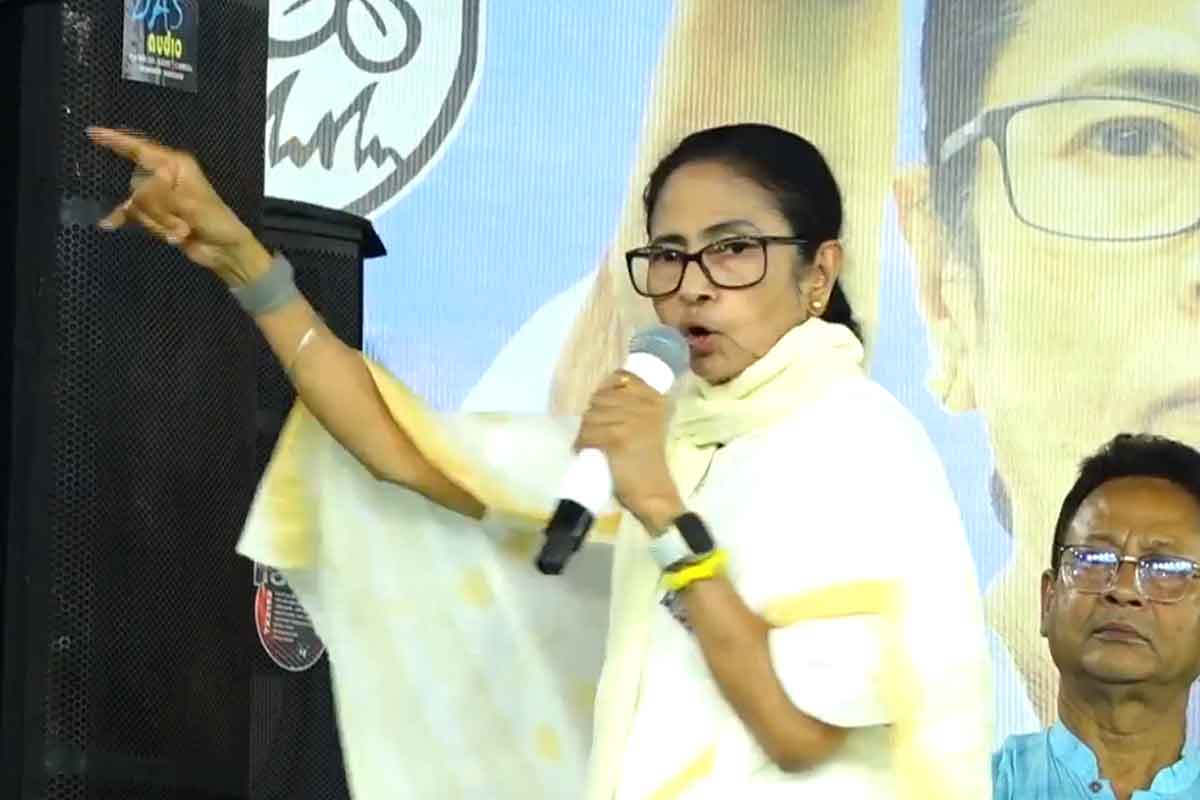 ‘অধিকার রক্ষার লড়াই’, বিপুল ভোট পড়া নিয়ে চৌরঙ্গীর জনসভায় হুঙ্কার মমতার