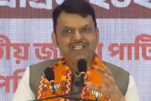 বঙ্গের ভোট প্রচারে এবার দেবেন্দ্র ফড়নবিস, বললেন, ‘বাংলা থেকে ১৪০০ কোম্পানি গিয়েছে মহারাষ্ট্রে’