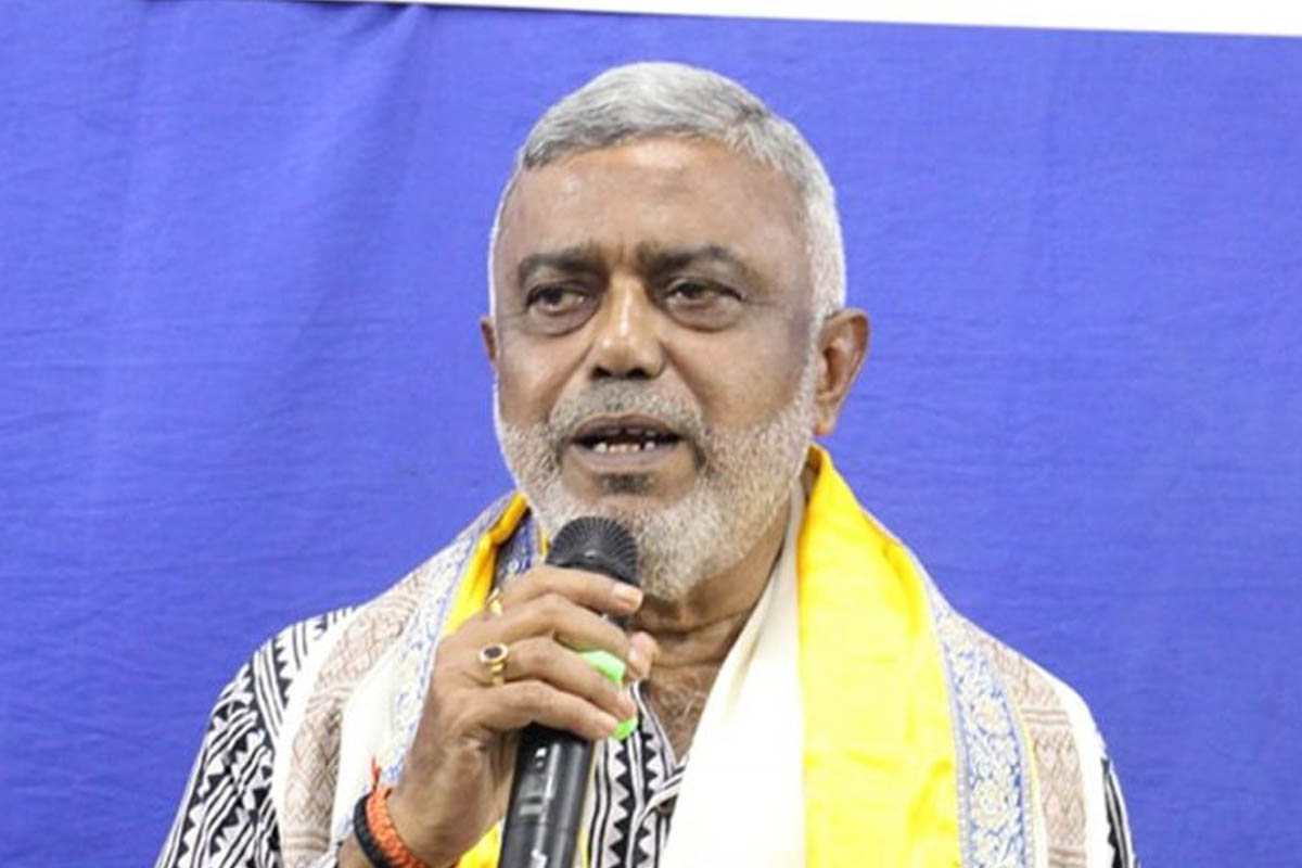 ১৫ ঘণ্টা ধরে আয়কর তল্লাশি, বেরিয়ে দেবাশিস বললেন, ‘মার্জিন আরও বাড়ল’