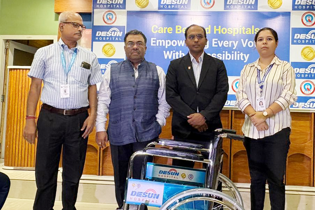 Desun Hospital supports elderly and disabled voters with wheelchairs