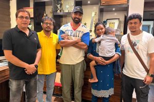 শুটিংয়ে বিদ্যুৎপৃষ্ট হয়ে মৃত্যু টেকনিশিয়ানের, শোকবিহ্বল পরিবারকে অর্থসাহায্য ‘মসিহা’ দেবের