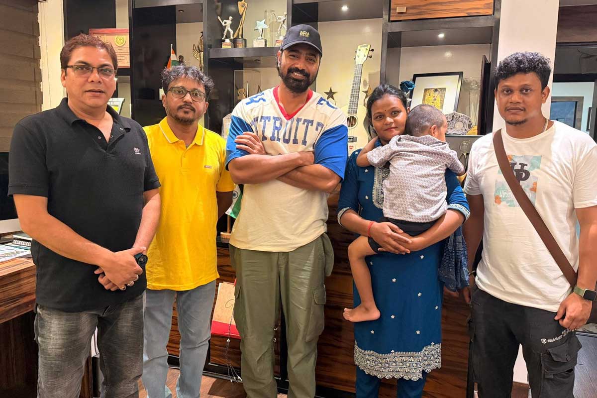 শুটিংয়ে বিদ্যুৎপৃষ্ট হয়ে মৃত্যু টেকনিশিয়ানের, শোকবিহ্বল পরিবারকে অর্থসাহায্য ‘মসিহা’ দেবের