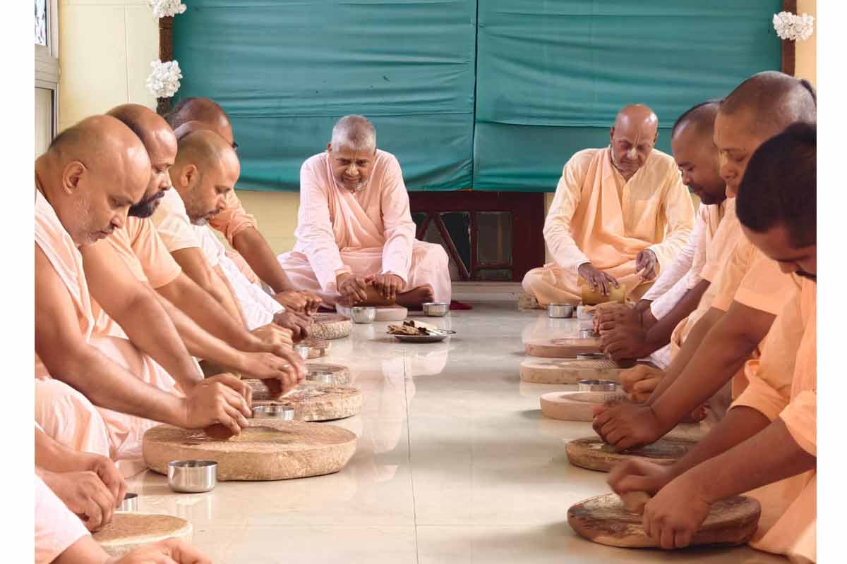 বাগবাজার গৌড়ীয় মঠে শুরু ‘চন্দনযাত্রা’ উৎসব, তপ্ত বৈশাখে শীতল হবেন শ্রীকৃষ্ণ