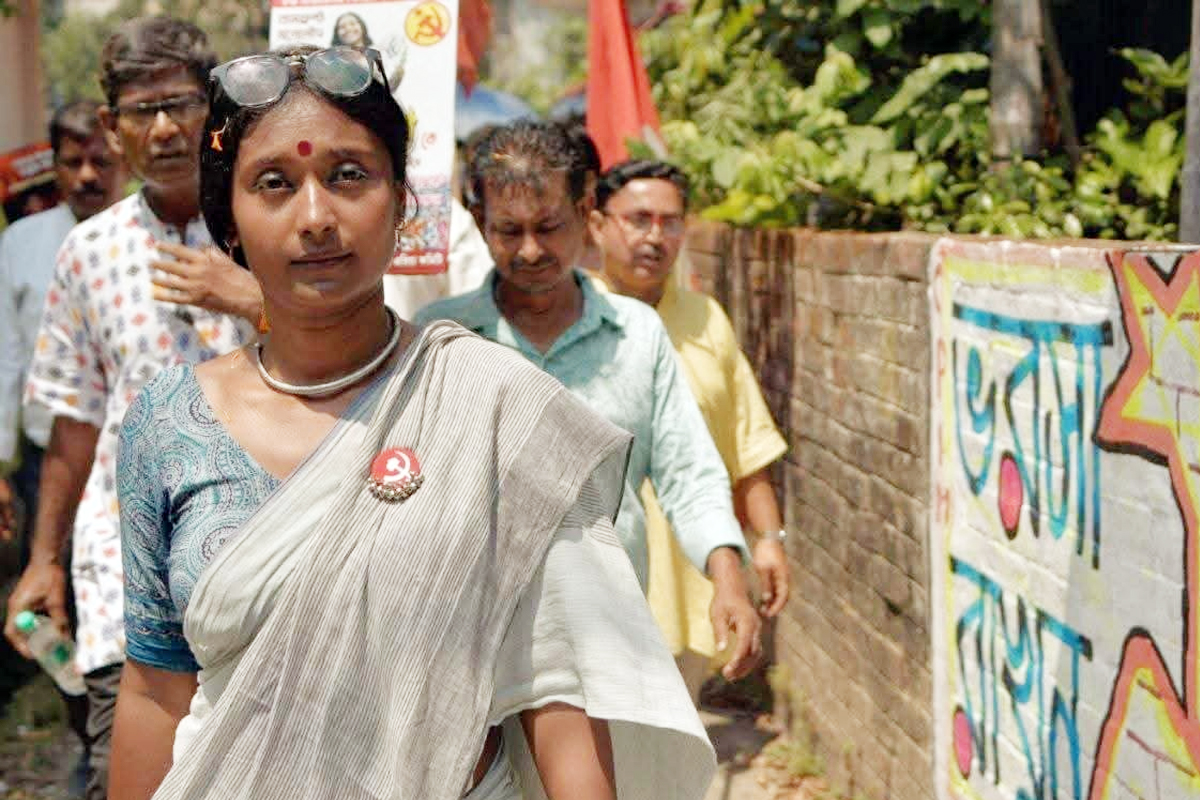 পাতে প্রিয় চিংড়ি, ৫ ঘণ্টার পথচলাতেই ফিটনেস, দীপ্সিতার ব্যস্তদিনের রোজনামচা