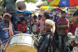 সকাল-বিকেল নির্বাচনের প্রচার, ভোটের বাদ্যিতে পোয়াবারো ব্যান্ড-তাসা পার্টির